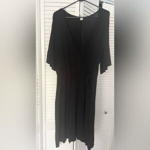 Old navy black wrap butterfly sleeve midi dress. Size XL.